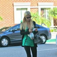 Paris Hilton picks up her car & driving away from a medical centre - Photos | Picture 96725